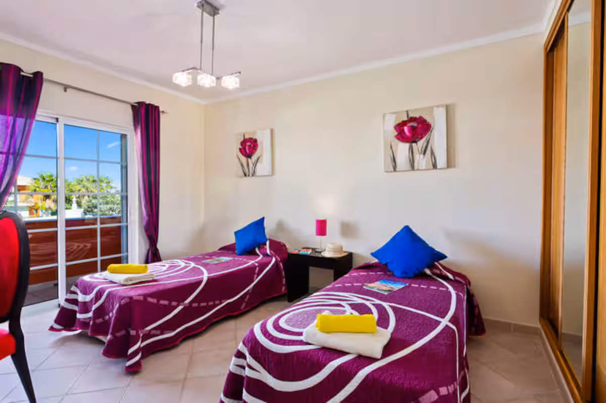 Quarto com duas camas individuais